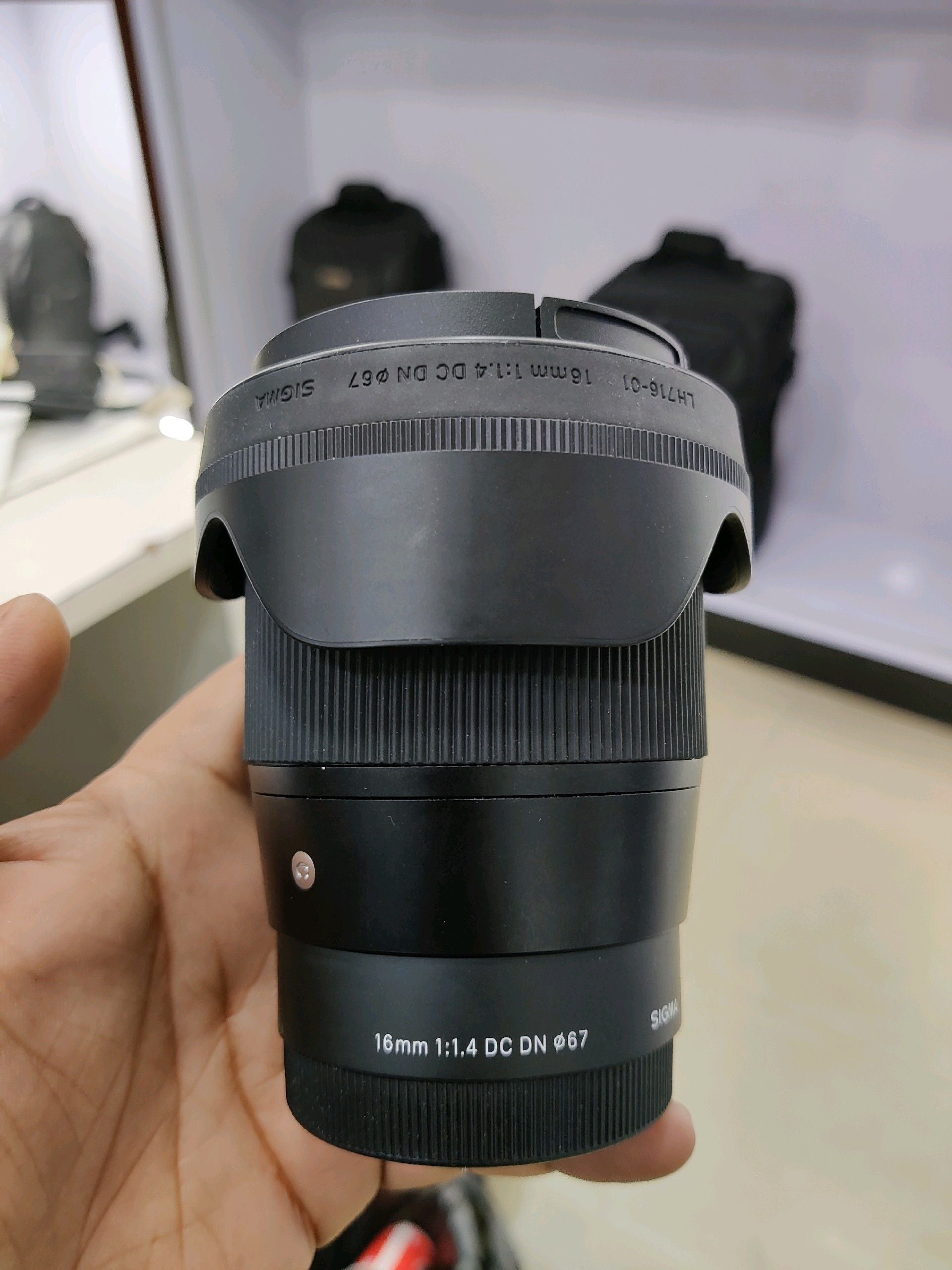 Used Sigma 16Mm Dc Dn Contemporary Lens for Sony E