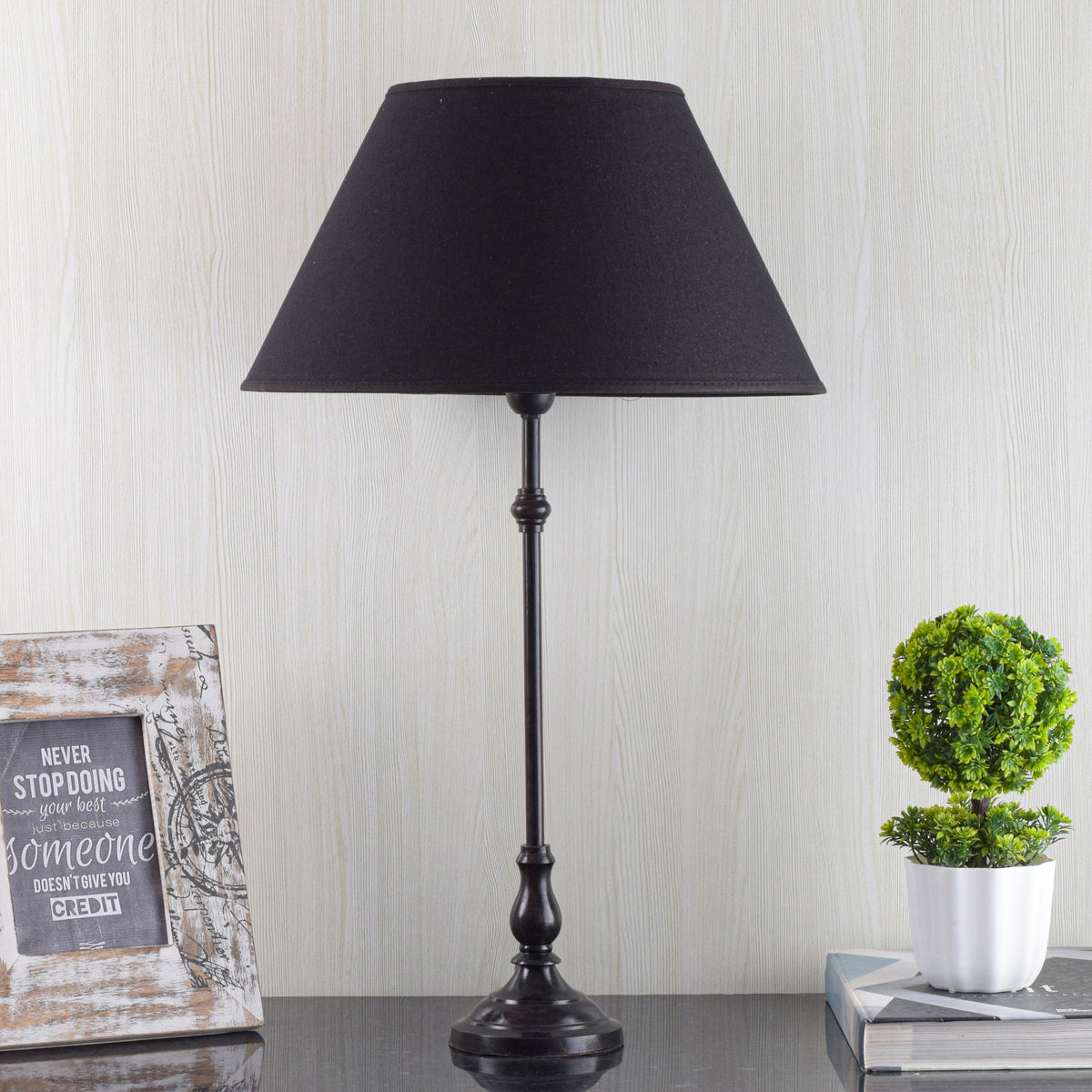 Detec Black Metal Table Lamp