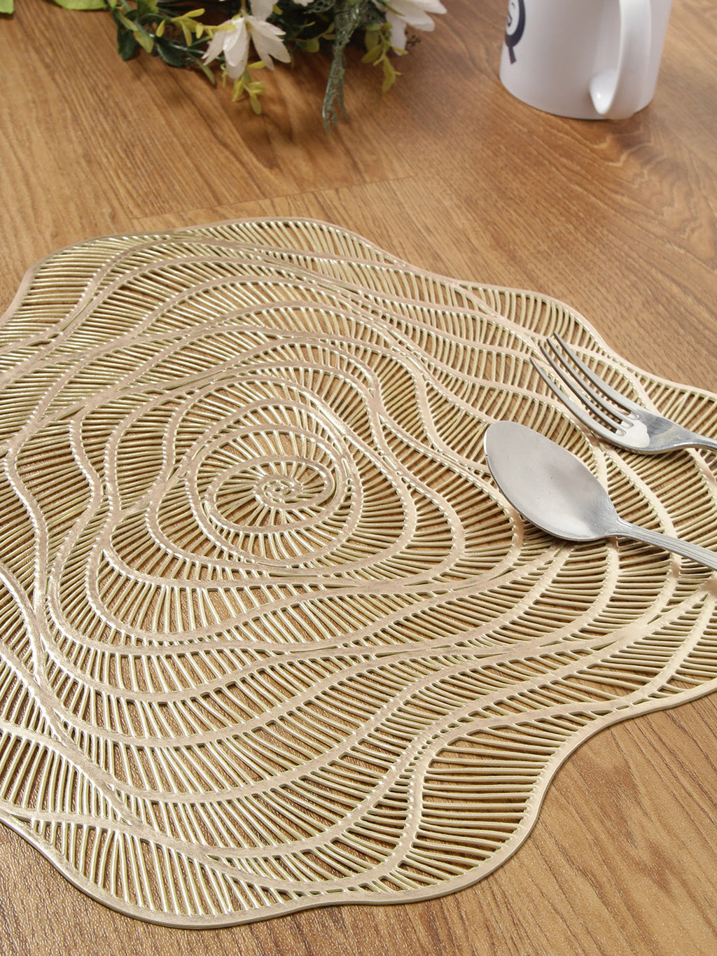 Detec™ Hosta Set Of 6 Leatherite Designer Gold Flower Shaped Table Mats For Dining Table