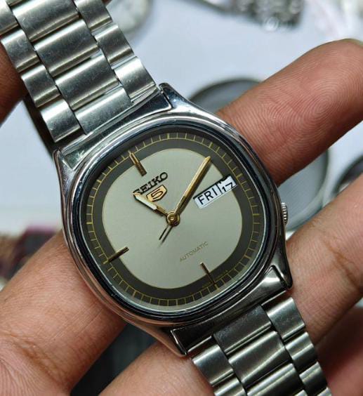 Vintage Seiko 5 Automatic Water Resistant Watch 313773