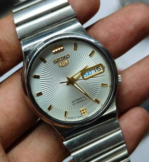 Vintage Seiko 5 Automatic 23 Jewels Watch 7526