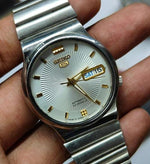 गैलरी व्यूवर में इमेज लोड करें, Vintage Seiko 5 Automatic 23 Jewels Watch 7526
