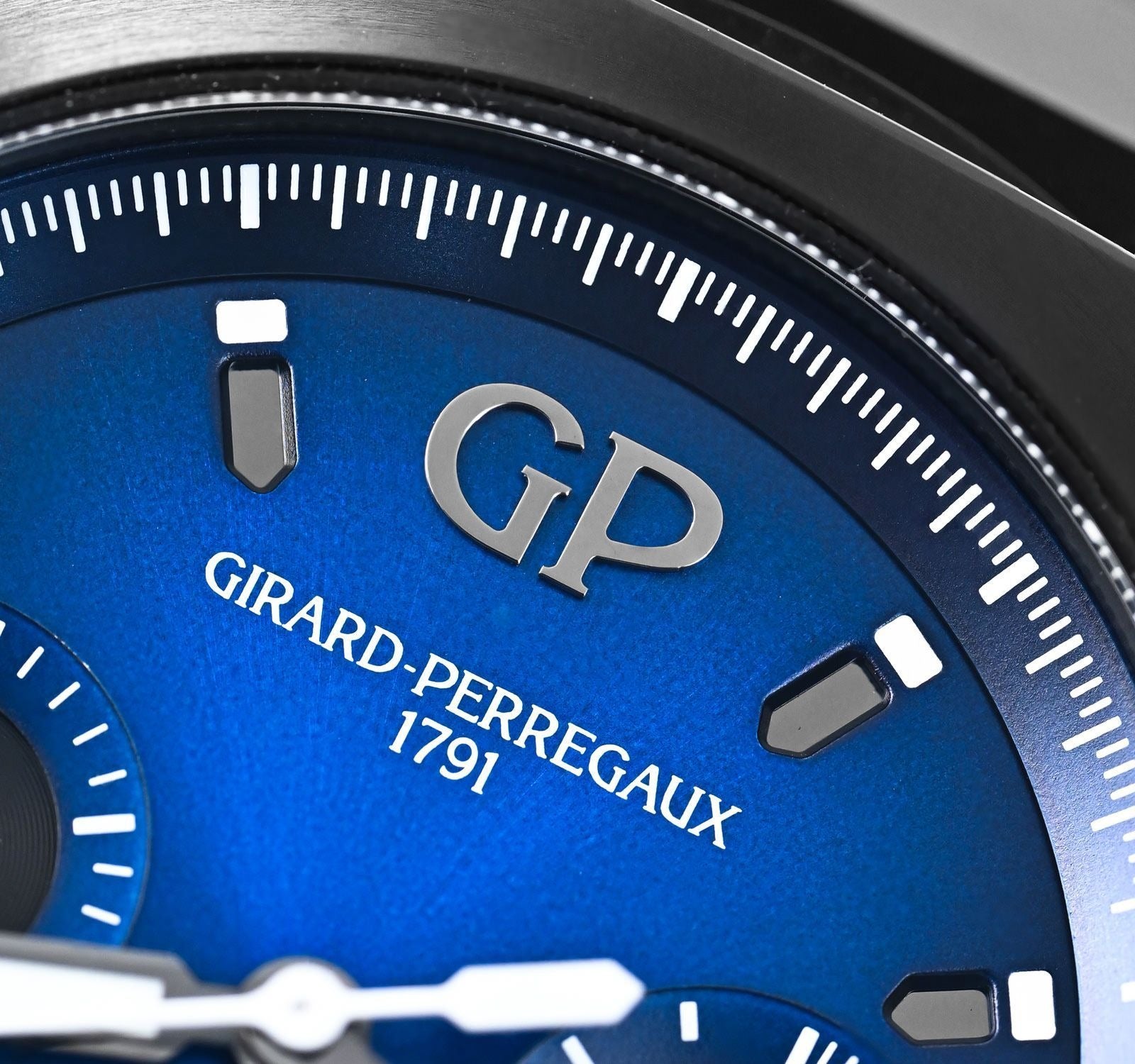 Pre Owned Girard-Perregaux Laureato Men Watch 81060-21-491-FH6A