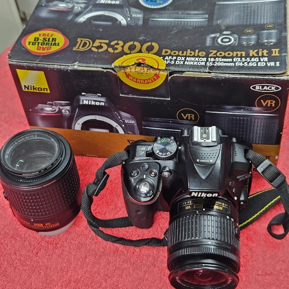 Used Nikon d5300 with 18-55mm lens/55-200mm lens full kit