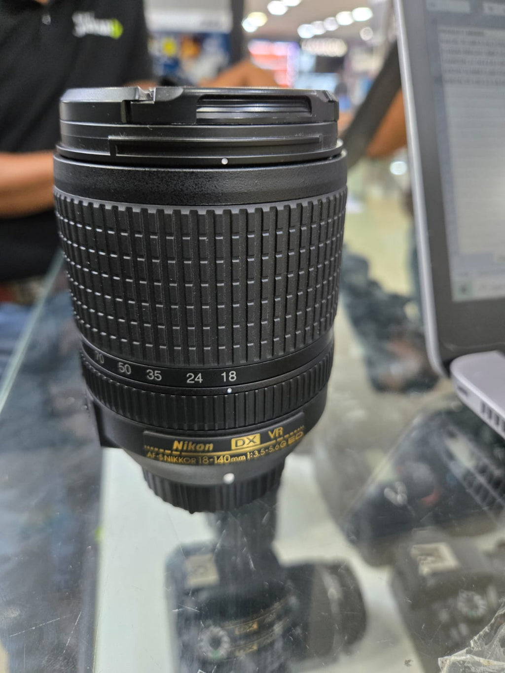 Used Nikon Af-S Dx Nikkor 18-140Mm F/3.5-5.6 G Ed Vr Zoom Lens for DSLR Camera