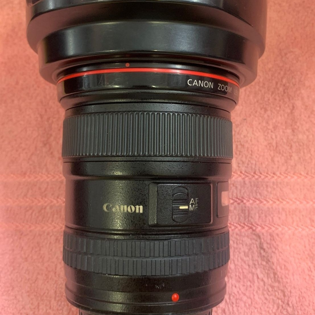 कैनन DSLR कैमरा के लिए प्रयुक्त Canon EF 17-40mm F/4.0L USM ज़ूम लेंस