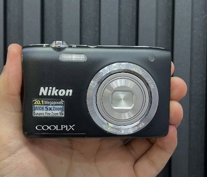 Vintage Nikon Coolpix S2900 20.1MP Point, black