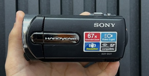 Vintage Sony DCR-SX21 0.56MP Camcorder with 57x Optical Zoom