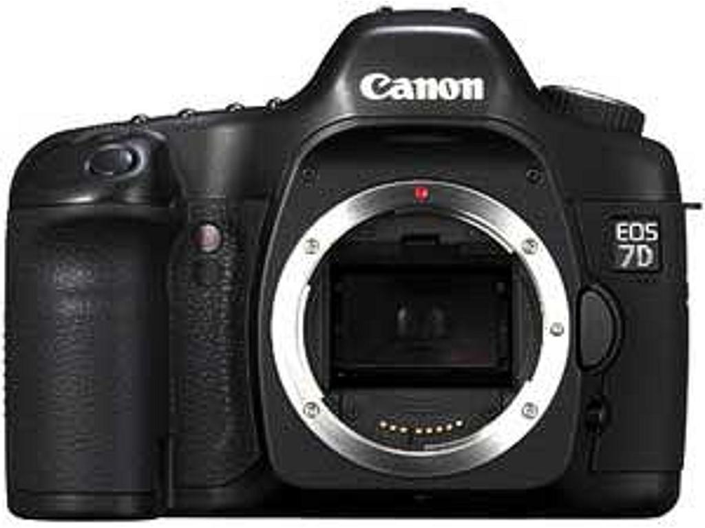 Used Canon EOS 7D With 18-55mm Lens