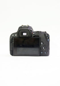 Used Canon 200D with 18 55mm Lens