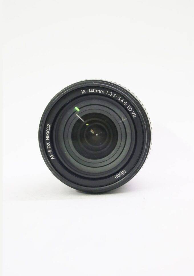 प्रयुक्त Nikon 18-140mm 1:3.5-5.6G VR लेंस