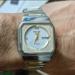 Load image into Gallery viewer, Vintage Seiko 5 Automatic 23 Jewels Code 2.U3 Watch
