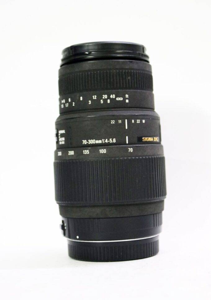 Used Sigma 70-300mm auto focus 1:4-5.6 DG Canon Mount Lens