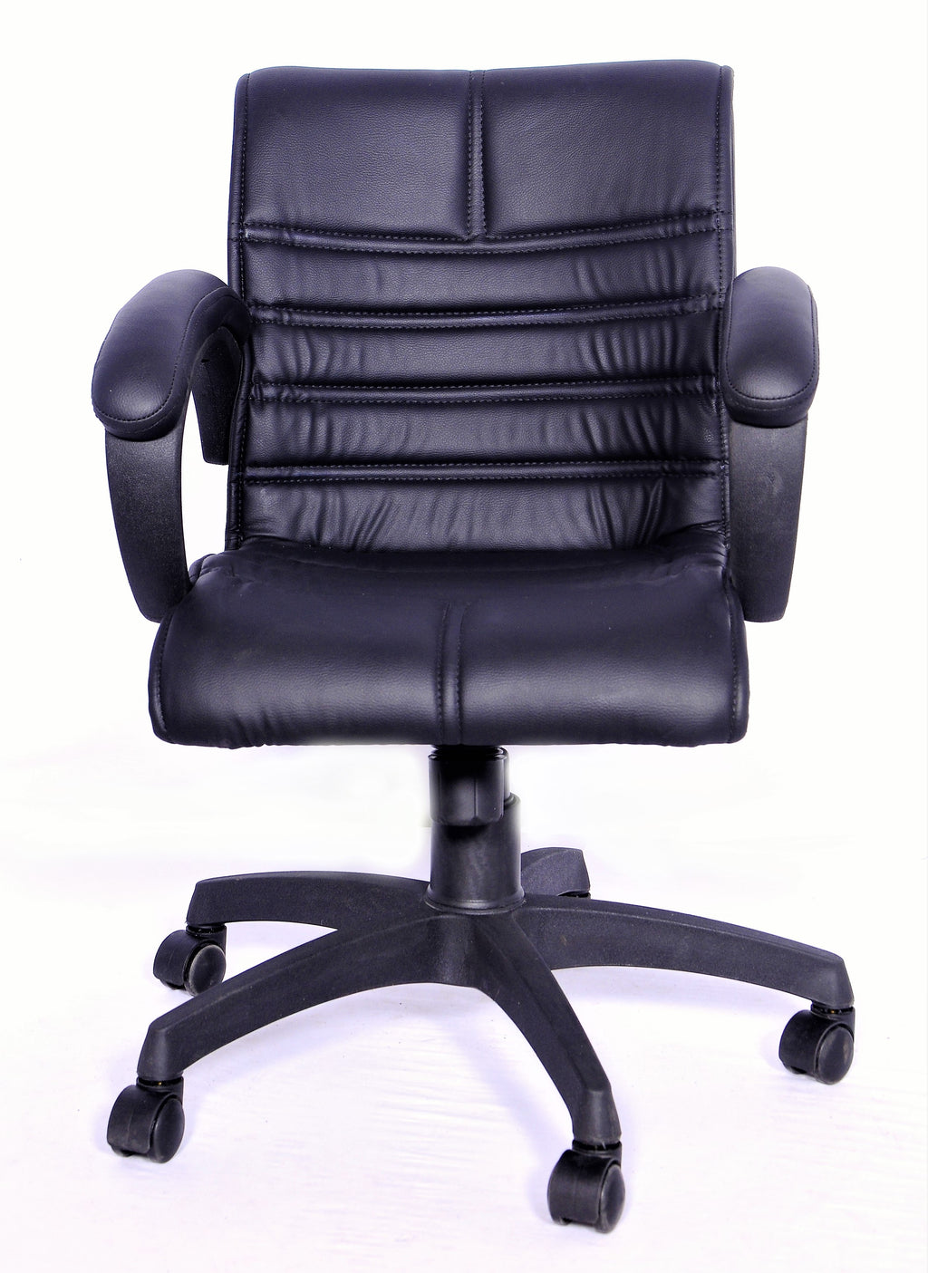 डिटेक™ एडिको लो बैक ऑफिस कुर्सी/कंप्यूटर चेयर काले रंग में पीपी बेस के साथ