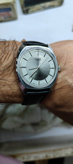 Load image into Gallery viewer, Vintage HMT Ajeet Para Shock 17 Jewels Code 0.M33 Watch
