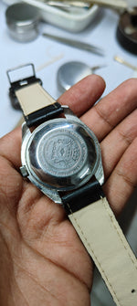 Load image into Gallery viewer, Vintage Sicura 25 Jewels Automatic Code 11.M1 Watch
