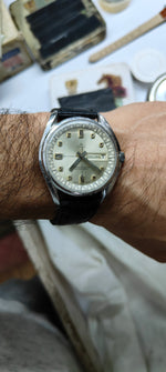 Load image into Gallery viewer, Vintage Sicura 25 Jewels Automatic Code 11.M1 Watch
