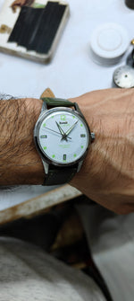 Load image into Gallery viewer, Vintage HMT Pilot Para Shock 17 Jewels Code 0.U37 Watch
