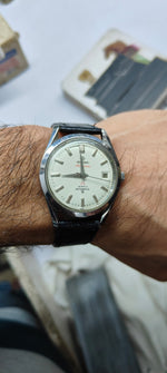 Load image into Gallery viewer, Vintage Titoni Airmaster 25 Jewels Rotomatic Code 22.M1 Watch
