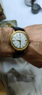 Load image into Gallery viewer, Vintage Walker Automatic 25 Jewels Antimagnetic Code 26.M1
