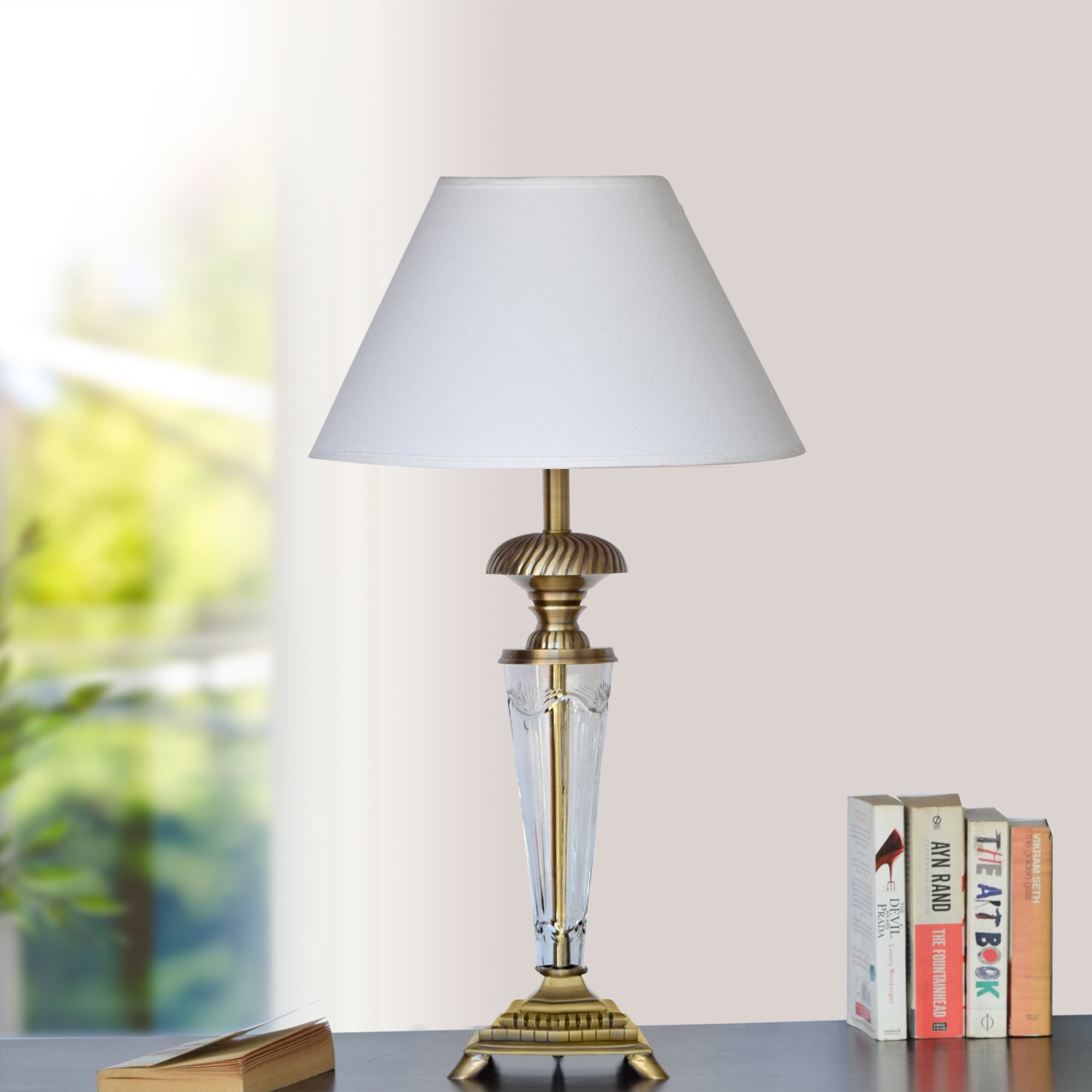 Detec White Brass Table Lamp