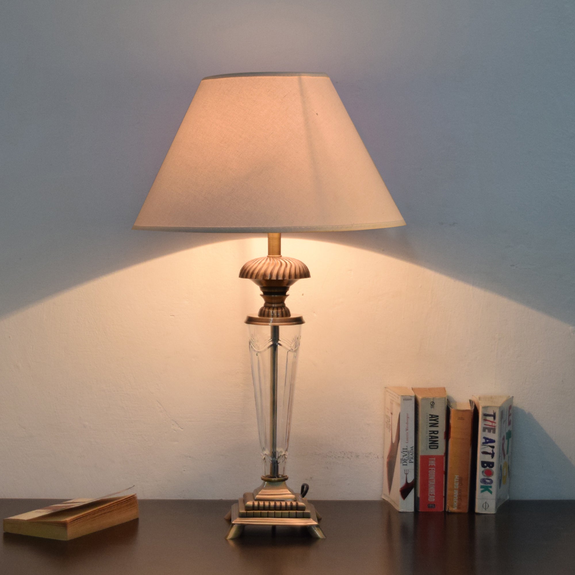 Detec White Brass Table Lamp