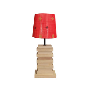 लाल मुद्रित फैब्रिक लैंपशेड के साथ ट्रफल बेज लकड़ी का टेबल लैंप 