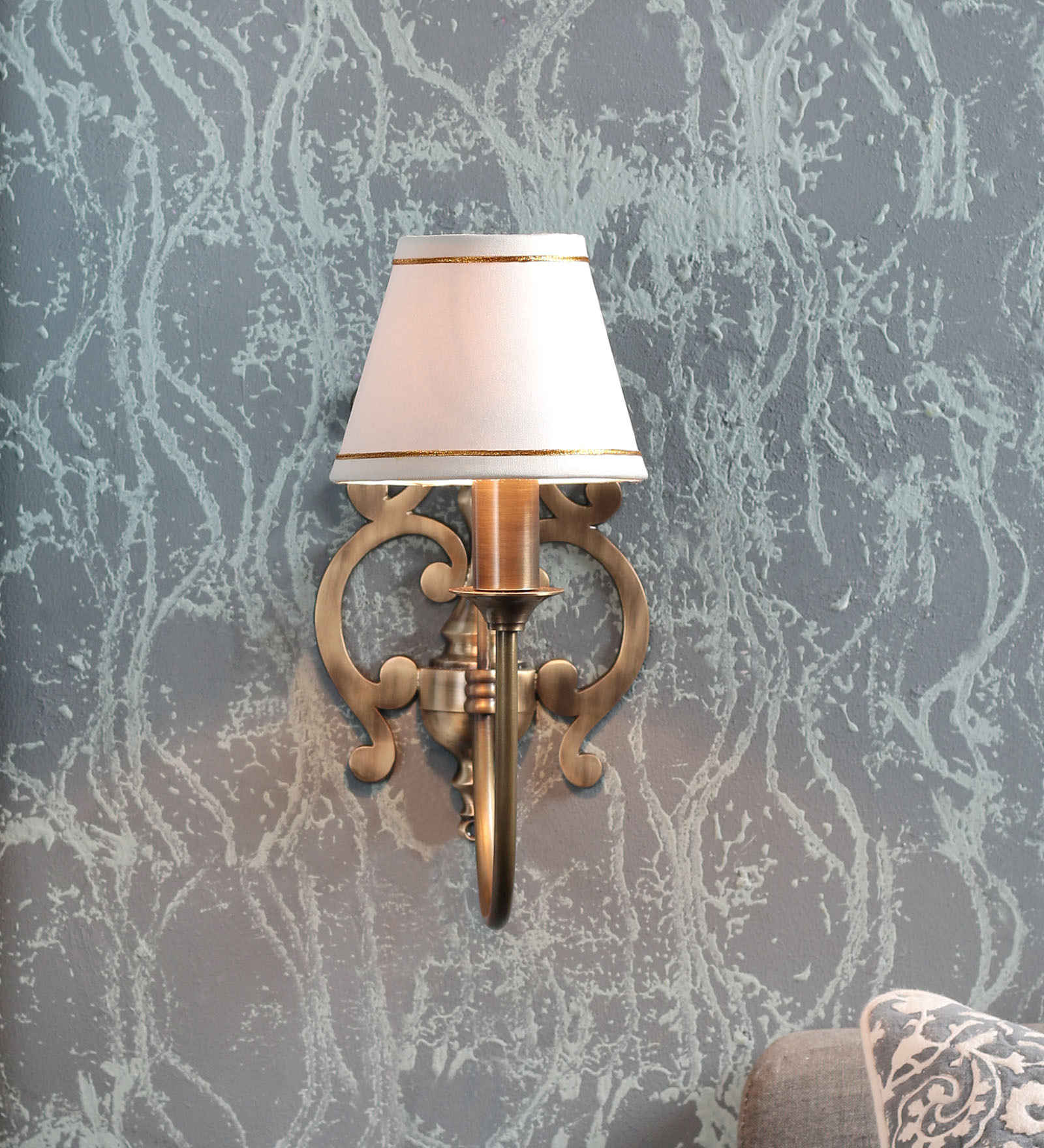 Detec Maroon Metal Table Lamp