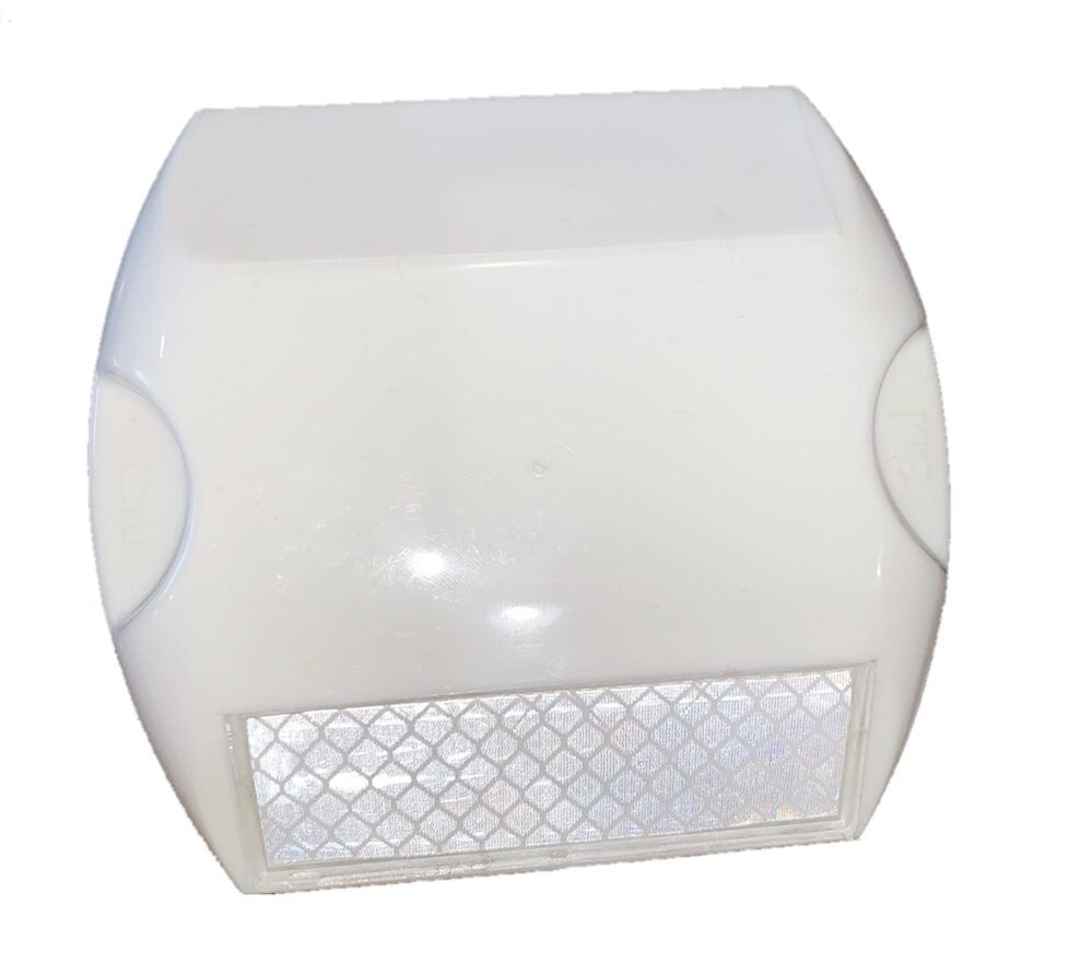 Detec™ White Stud With White Reflector