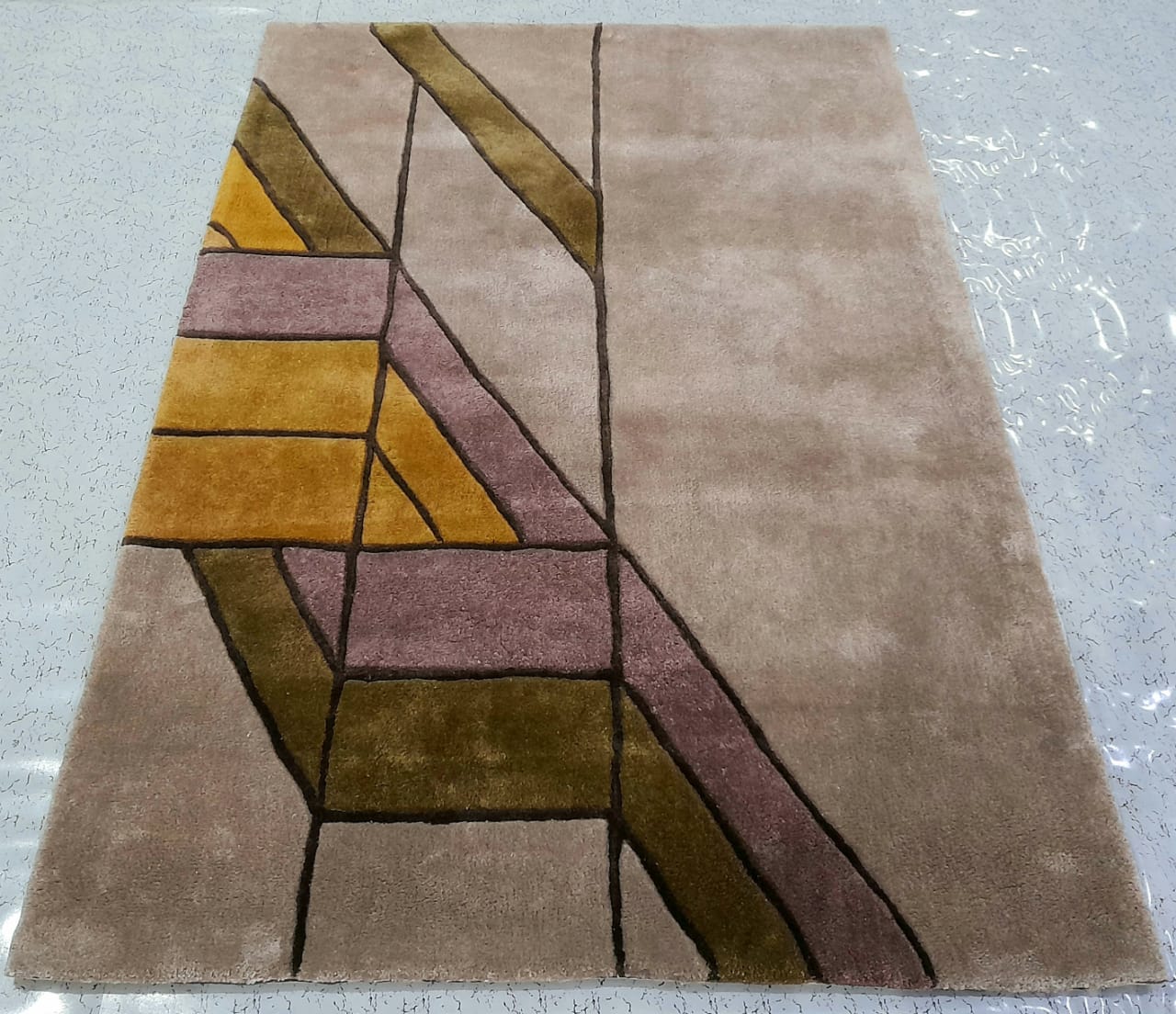Detec™ Woolen Rug in Abstract Pattern