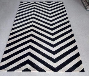 Detec™ Abstract Lines on Woolen Rugs