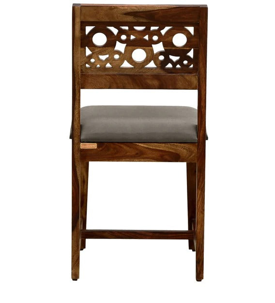 डिटेक™ प्रांतीय टीक फिनिश में 2 डाइनिंग कुर्सियों का ठोस लकड़ी का सेट