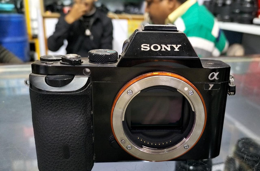 प्रयुक्त Sony Alpha a7 मिररलेस डिजिटल कैमरा बॉडी केवल काली