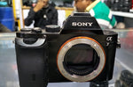 गैलरी व्यूवर में इमेज लोड करें, प्रयुक्त Sony Alpha a7 मिररलेस डिजिटल कैमरा बॉडी केवल काली
